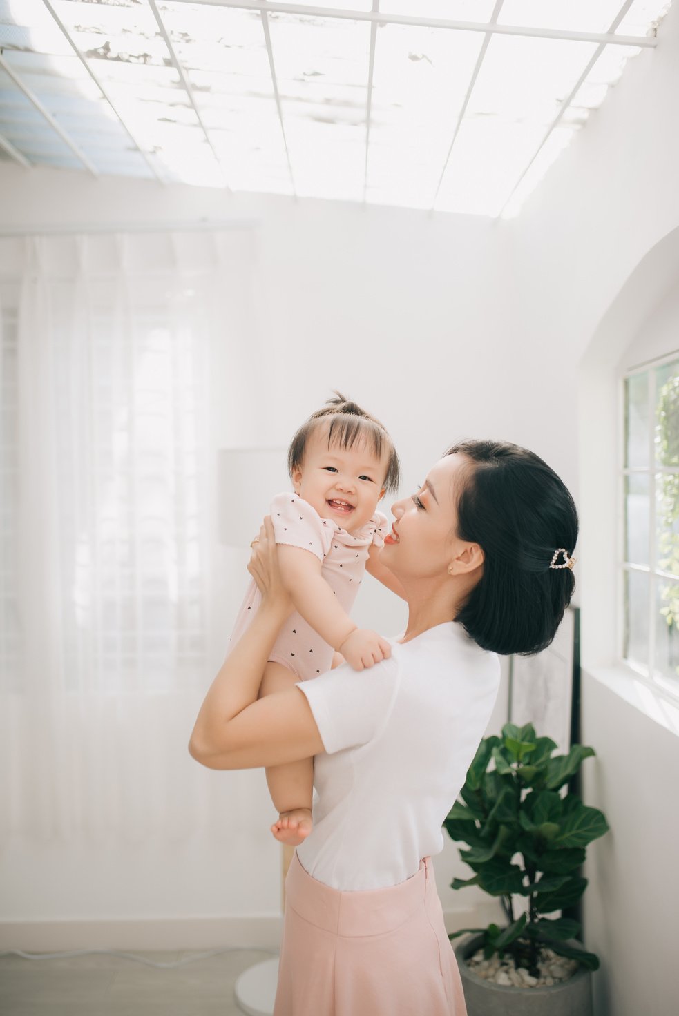 asian baby and mom with smile